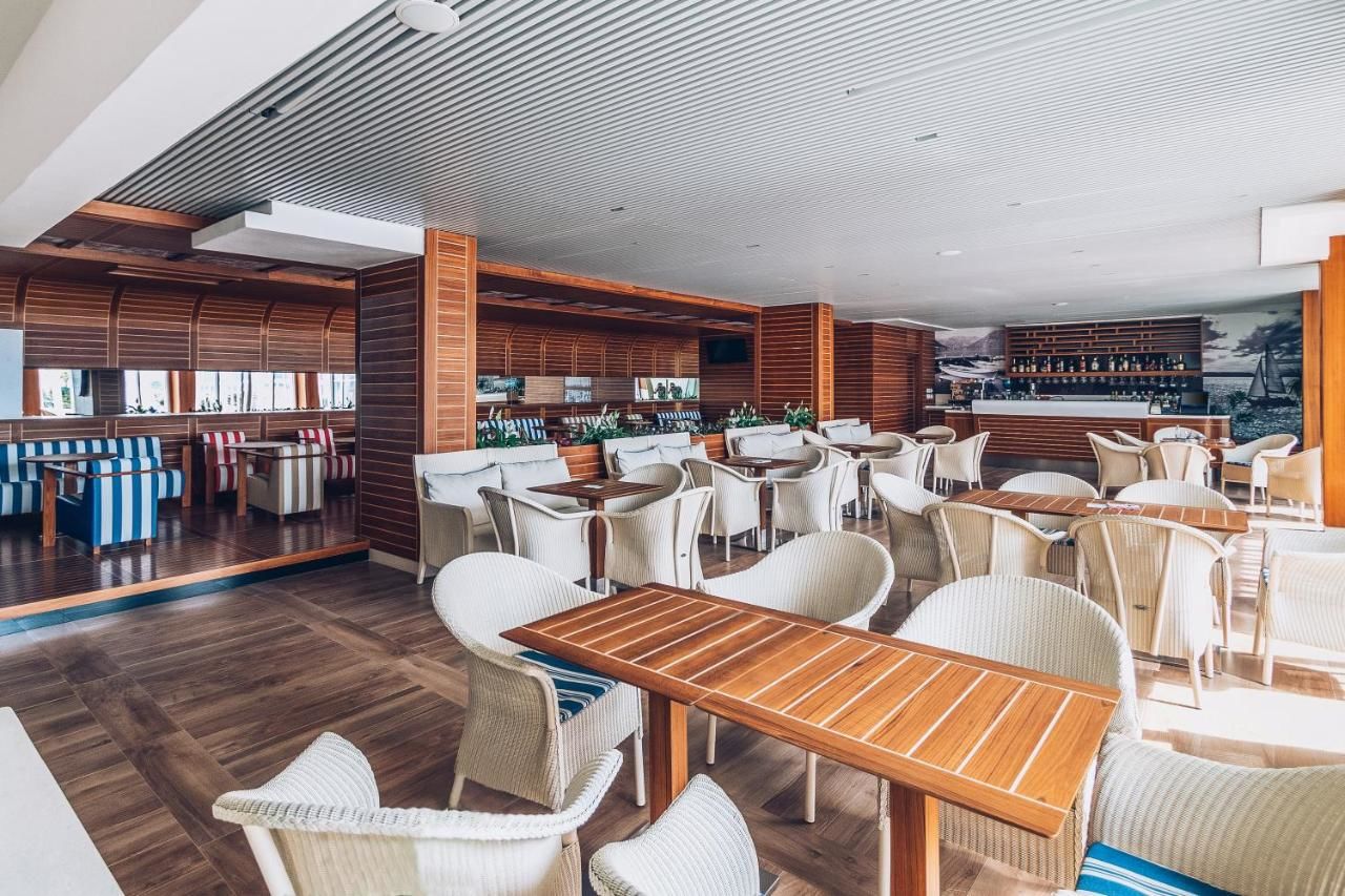 Отель Iberostar Bijela Delfin Биела